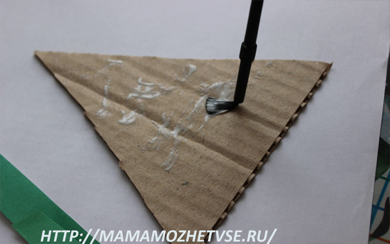 нанесем клей на картон