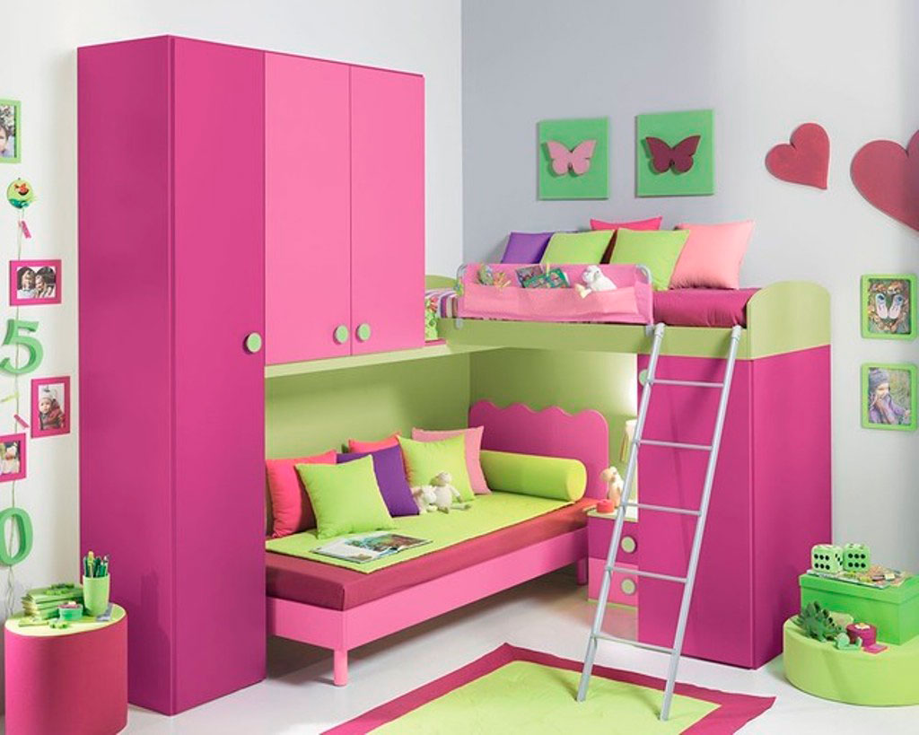 зеленый в сочетании с фиолетовым цветом в комнате ребенка