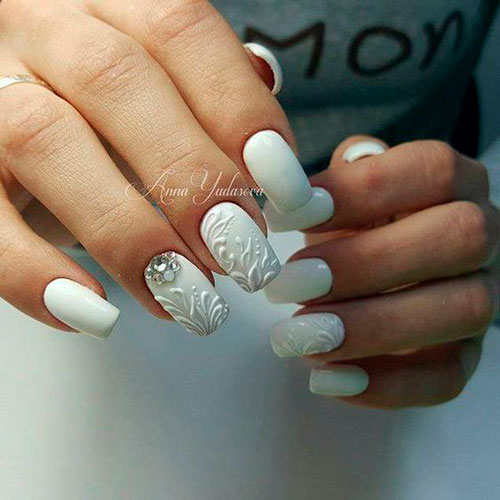 дизайн ногтей в белом цвете тон в тон 2