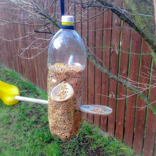 Кормушка из коробки своими руками: мастер-класс с фото 1