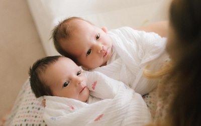 особенности воспитания детей близнецов