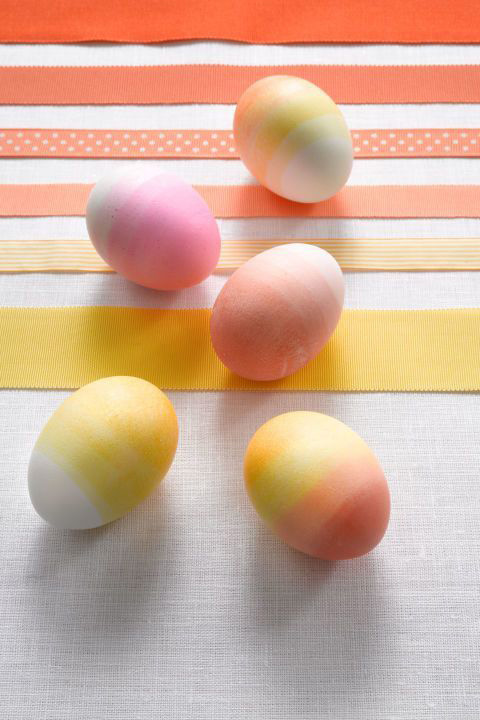 Как покрасить яйца на Пасху в 2023 году: 20 необычных идей
