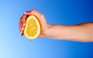 Как выжать лимон без соковыжималки в домашних условиях