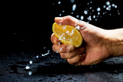 как выжать сок из лимона без соковыжималки