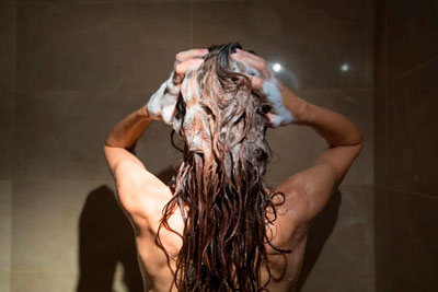 как правильно мыть волосы на голове женщины