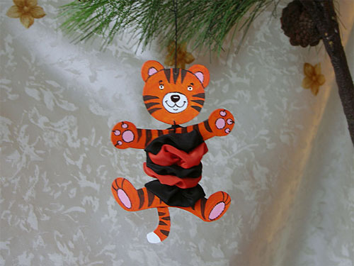 Тигр из бумаги на Новый год на елку