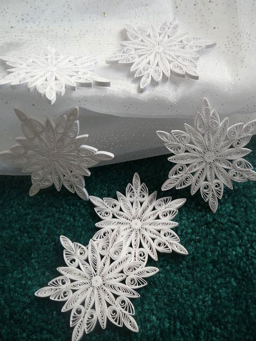как сделать снежинки из бумаги на новый год на окна легко