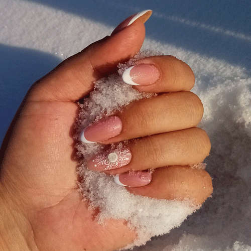 Зимний дизайн ногтей на короткие ногти 2