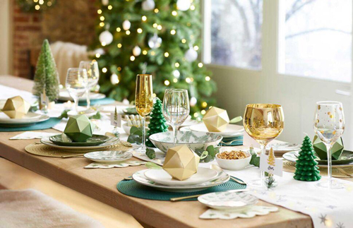 как красиво украсить новогодний стол с блюдами 10