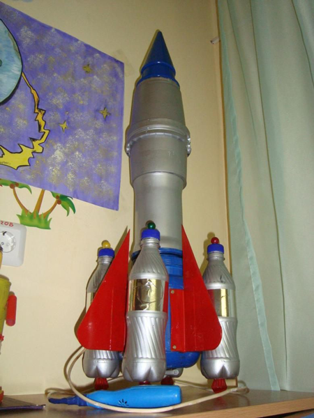 поделка +ко дню космонавтики в детский сад ракета 2