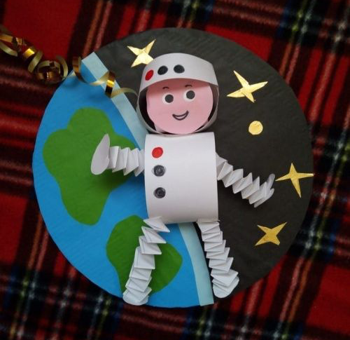 поделка ко дню космонавтики в детский сад из бросового материала 6