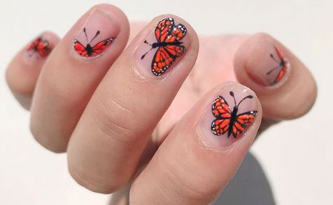 нежный маникюр на короткие ногти с бабочками 10