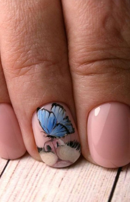 красивый маникюр на короткие ногти с бабочками 8