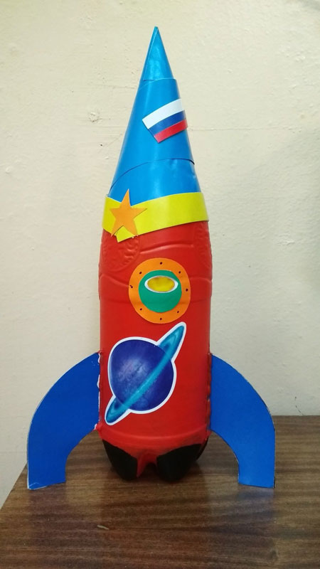 Ракета Из ПЛАСТИКОВОЙ Бутылки ПОДЕЛКИ на День Космонавтики Своими руками Из бросового материала