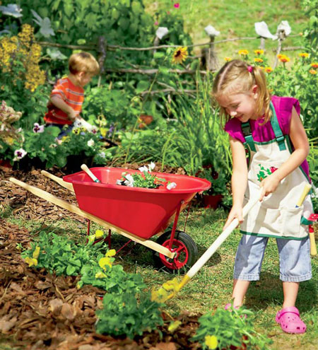 Как привлечь ребенка к садово-огородным работам 4