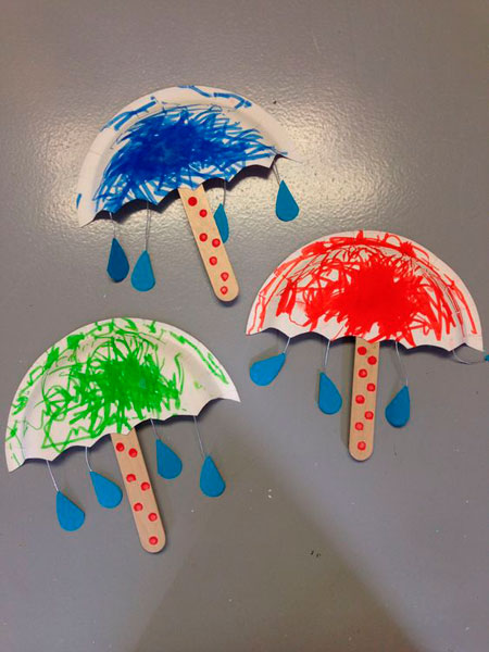 осенняя поделка зонтик с листьями из цветной бумаги 9