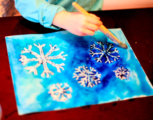 Как нарисовать снежинку на бумаге красками