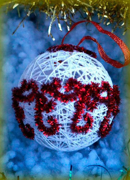 новогодний шар из ниток своими руками шары-паутинки 10