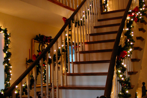 украшаем лестницу к Новому году в доме 3