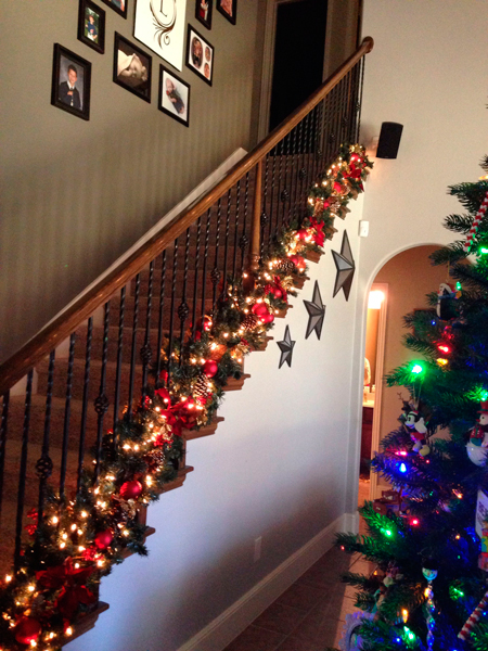 украшаем лестницу к Новому году в доме 4