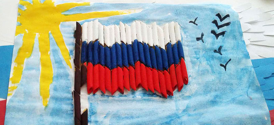 поделка в виде флага России