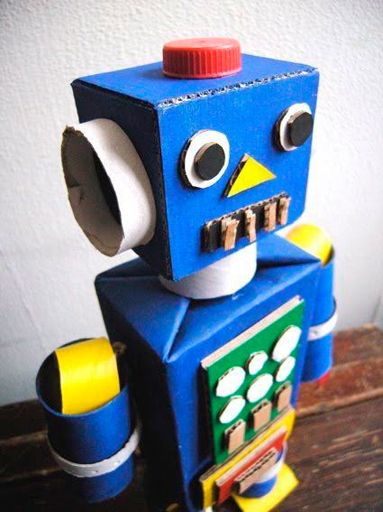 поделка робот из подручных материалов фото 6