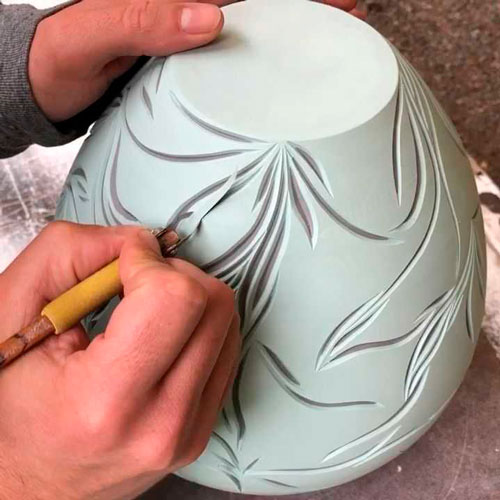 Напольная ваза из картона и гипса: красивый декор своими руками