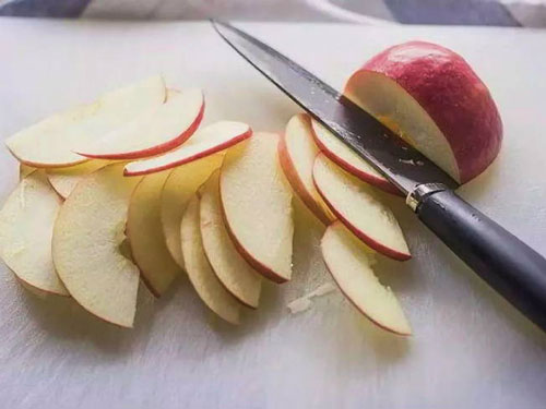 Розочки из яблок и слоенного теста