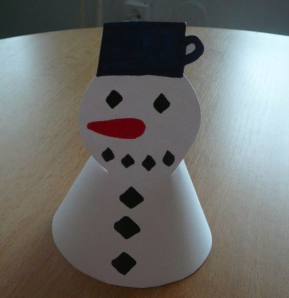простой снеговик из бумаги в детский сад поделка 3