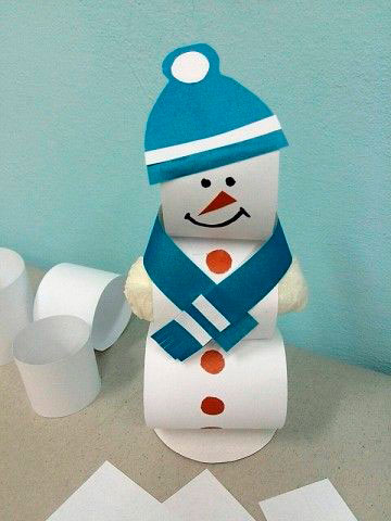 объемный снеговик на Новый год из бумаги 6
