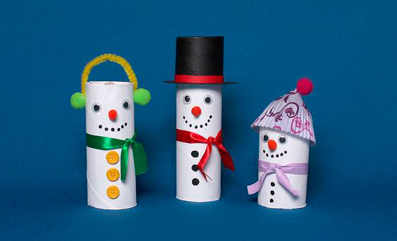 снеговик на новый год из втулки от туалетной бумаги для детей 3