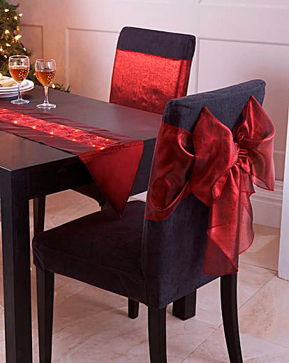 как красиво украсить стол на Новый год в домашних условиях
