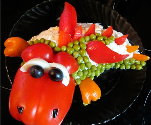 как украсить салат на Новый год в виде дракона