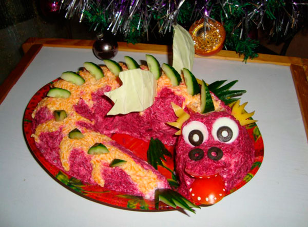 как украсить салат на Новый год в виде дракона 6