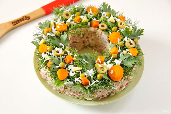 красиво украсить салат на Новый год 8