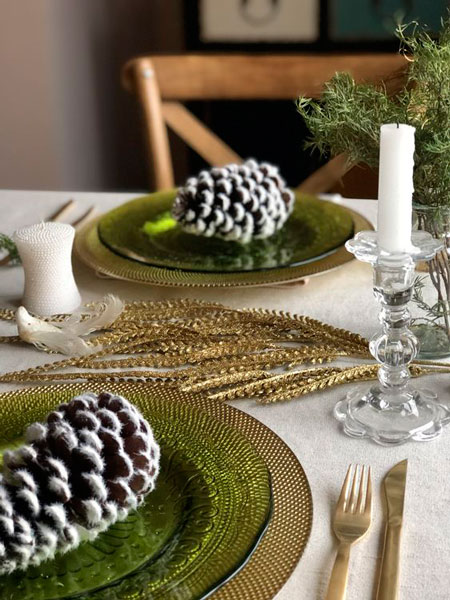 красивая сервировка новогоднего стола с едой 10