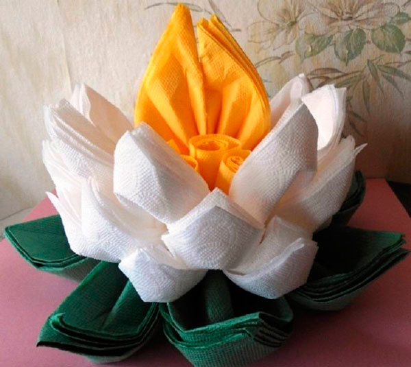 как сделать цветы из бумажных салфеток 10