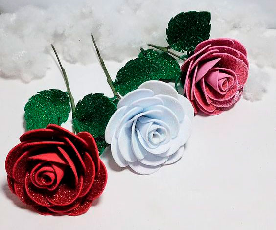 маленькие розы из фоамирана 10
