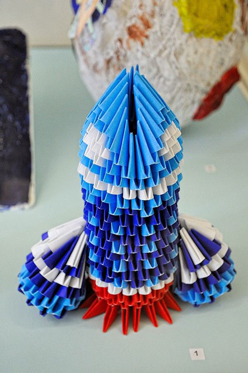 поделка ракета из модульного оригами 8